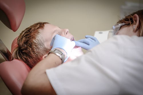 dentist fixes kid teeth